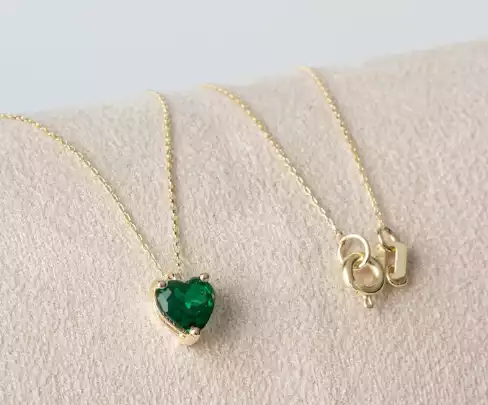 Beautiful14K Solid Gold Emerald Heart Necklace
